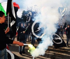 blocco casapound davanti alle commerciali di ascoli piceno