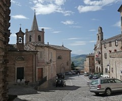 MontedinoveAPPiazzaCinoDelDuca