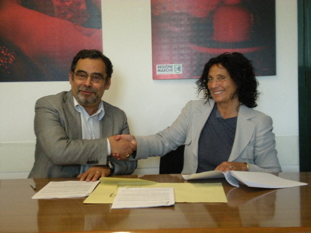 La firma della convenzione