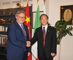 Il governatore Spacca con l'ambasciatore cinese in Italia