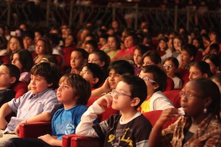 ragazzi a teatro