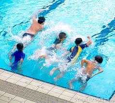 force-ragazzi-in-piscina
