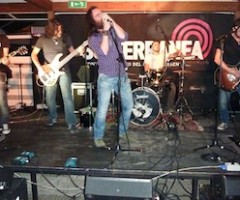 il gruppo finalista Too late too wake