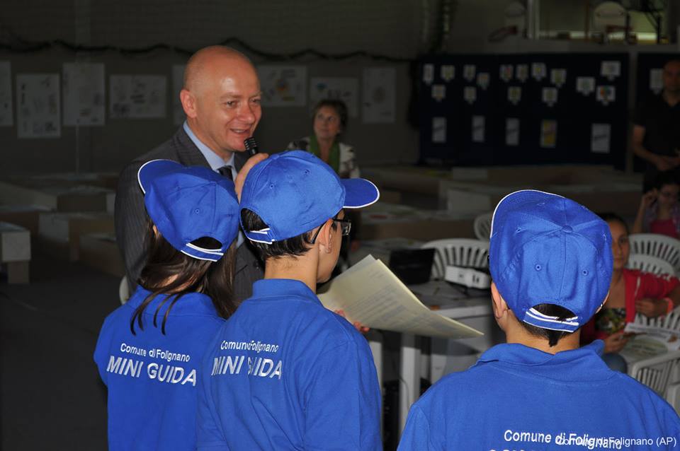 Sindaco con bambini miniguide