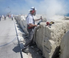 scultori al lavoro sul molo2