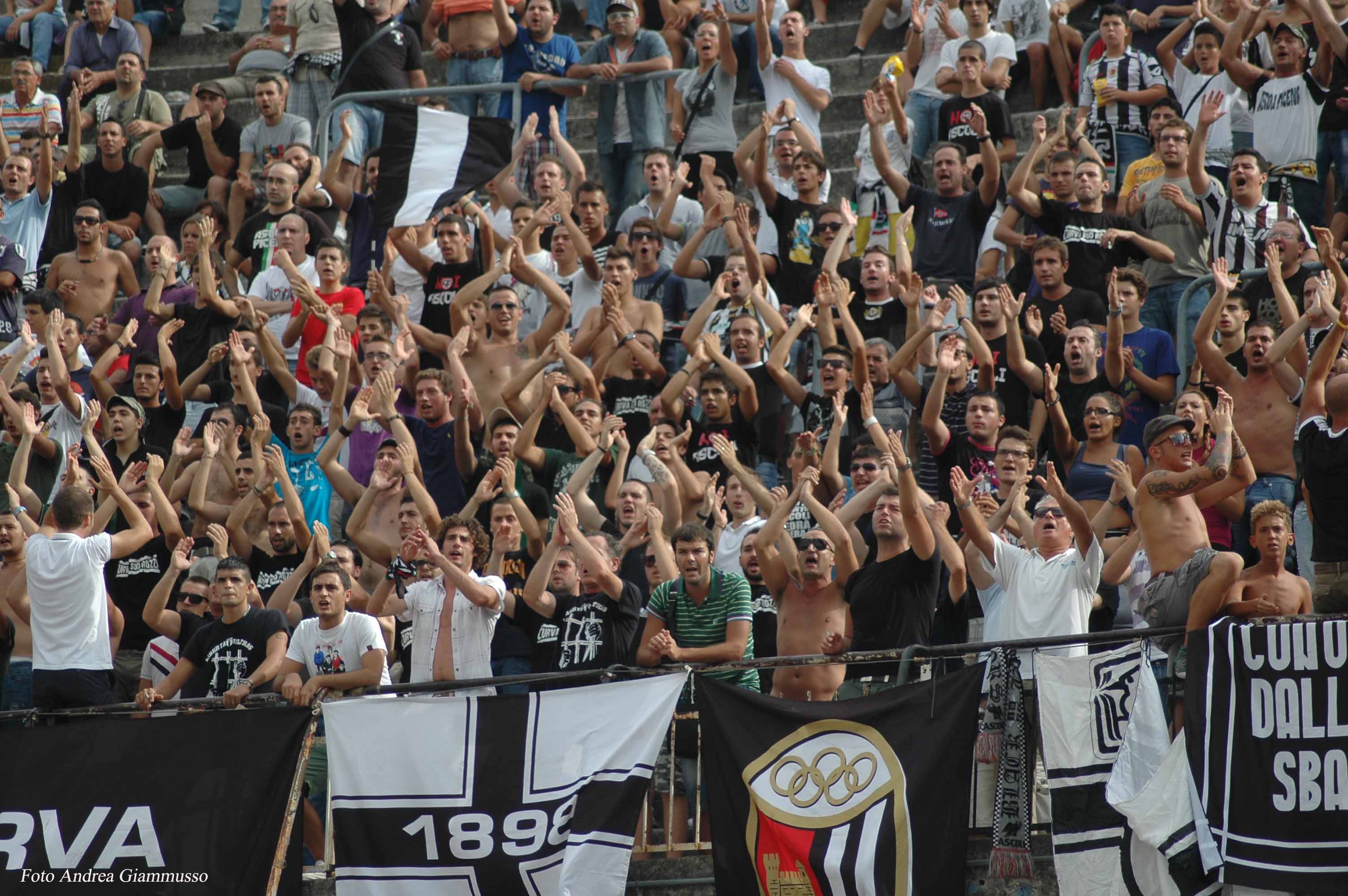 tifoso-ascoli-steward