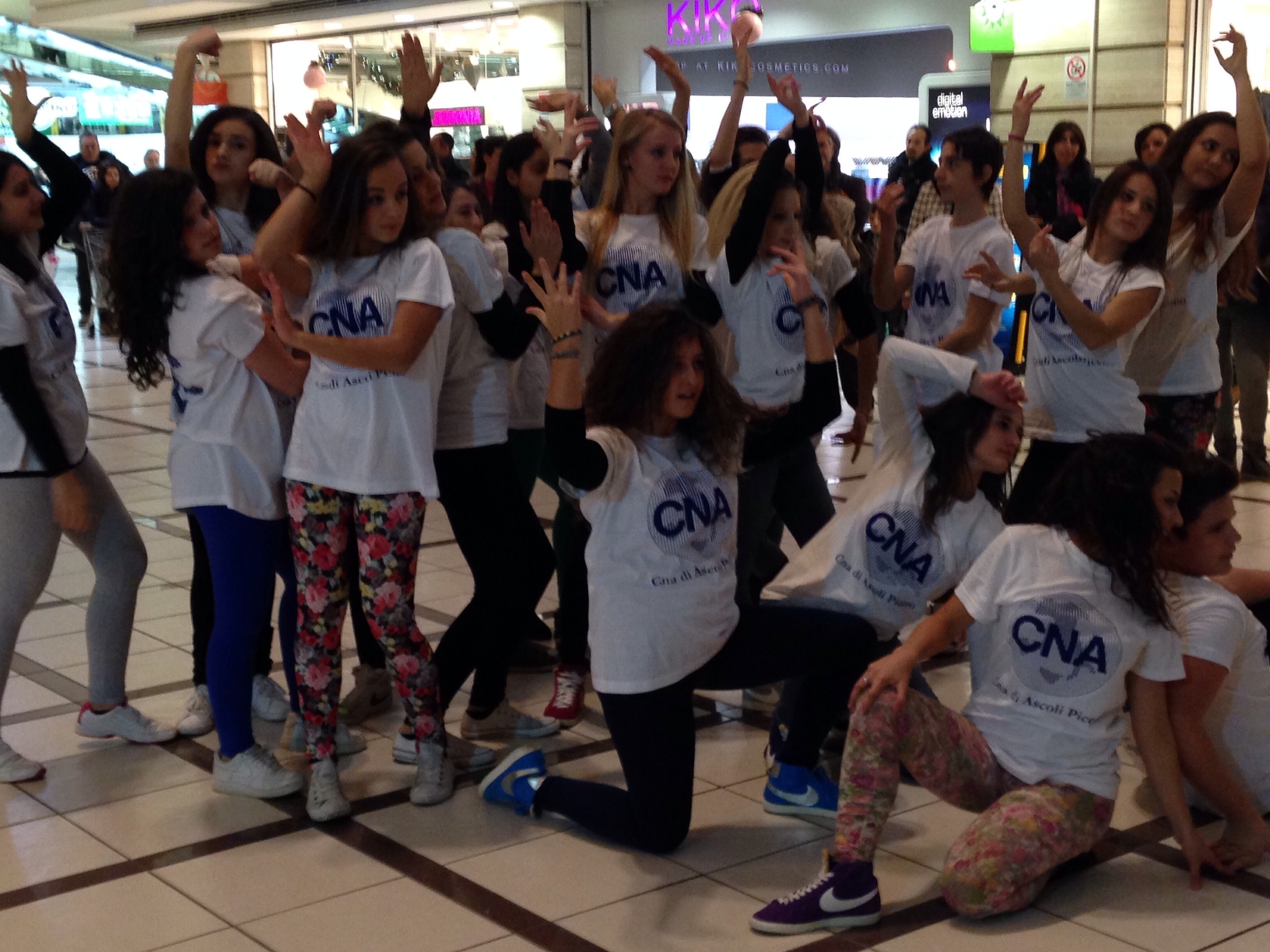 flash-mob-cna-moda