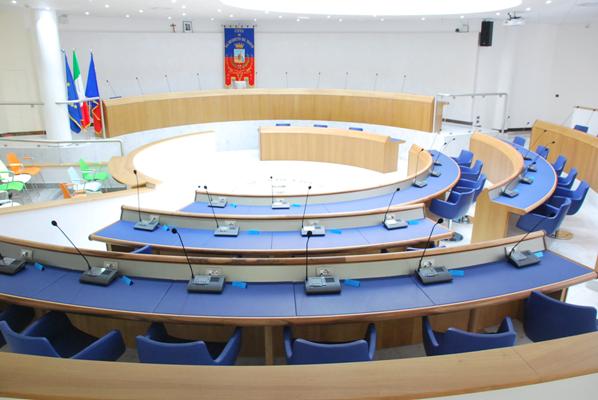 consiglio sala vuota