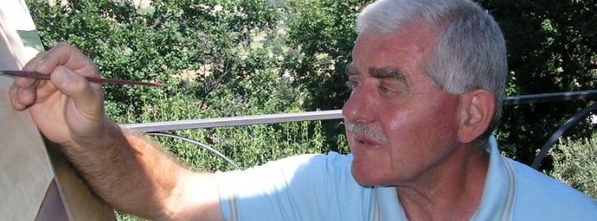 Gianni Compagnoni al lavoro. Venerdì 18 luglio sarà a Offida per presentare il suo libro "I Borghi piùbelli delle Marche". Seguirà l'inaugurazione della mostra dei suoi disegni in bianco e nero.