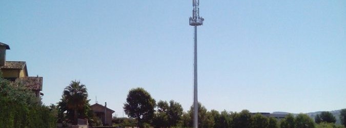 Apparsa improvvisamente un'antenna a Villa Sant'Antonio. Partite le proteste dei cittadini che non sapevano nulla. L'antenna si trova nelle vicinanze della scuola e della chiesa.
