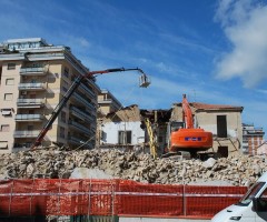 Via Abruzzo, demolite le palazzine popolari