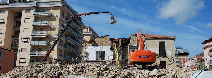 Via Abruzzo, demolite le palazzine popolari