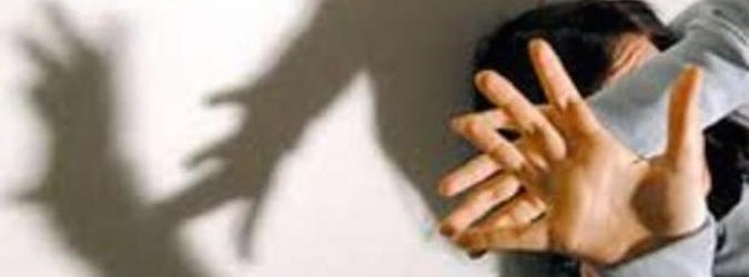 Aggancia minorenne sul web, imprenditore ai domiciliari
