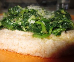 Polenta farro salsiccia ed erbe spontanee