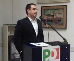 Francesco Comi all'assemblea regionale del PD dove si è deciso per le primarie