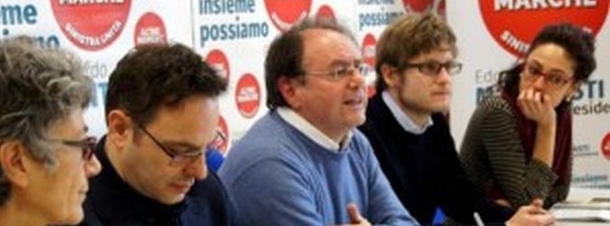 Edoardo Mentrasti col gruppo di Altre Marche