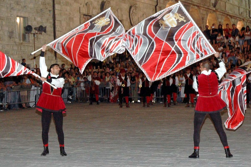 sbandieratori porta tufilla