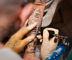 come rimuovere tatuaggio