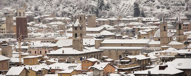 Meteo Ascoli: dopo il gelo e le schiarite torna la neve