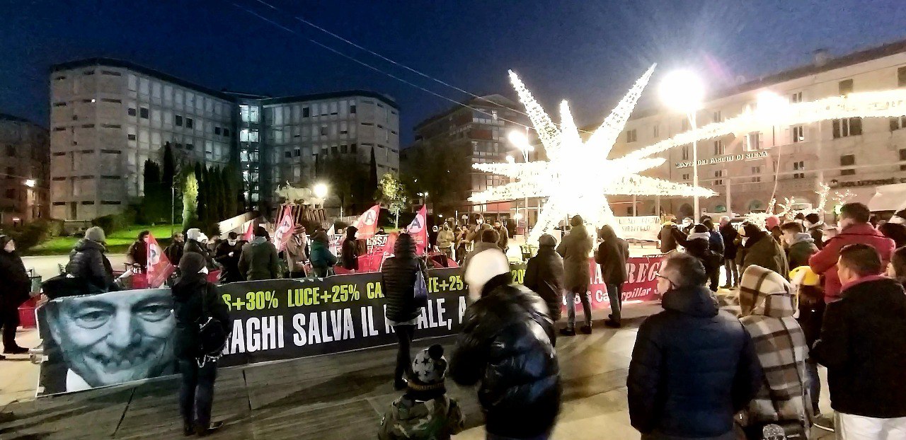 ancona manifestazione piazza pertini carrelli vuoti1