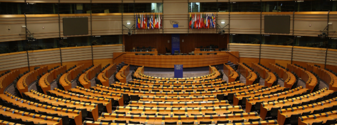 Alessandra Moretti sotto i riflettori di Strasburgo, revocata l’immunità nel caso Qatargate