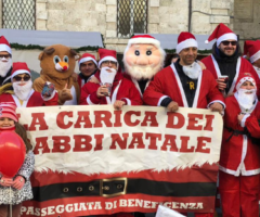 La carica dei Babbi Natale