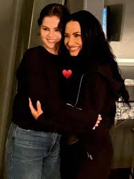 Selena Gomez e Demi Lovato - prima pagina online (9)