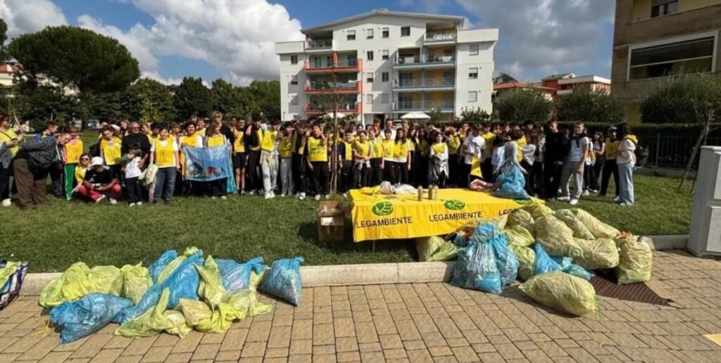 Puliamo il Mondo 2026 Marche, eventi Legambiente Marche, raccolta rifiuti, mozziconi abbandonati, pulizia spiagge, volontariato ambientale