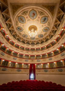 teatri UNESCO, FAI Marche, teatri Marche, Patrimonio UNESCO, Teatro Ventidio Basso, Teatro dell’Aquila, Teatro Pergolesi, Teatro Serpente Aureo, eventi Marche, cultura